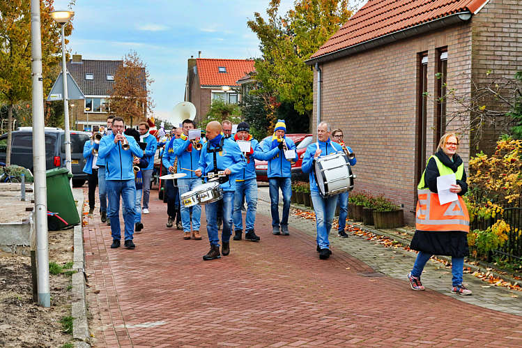 Aankomst van de Sint en zijn Zwarte Pieten in Waarder_042